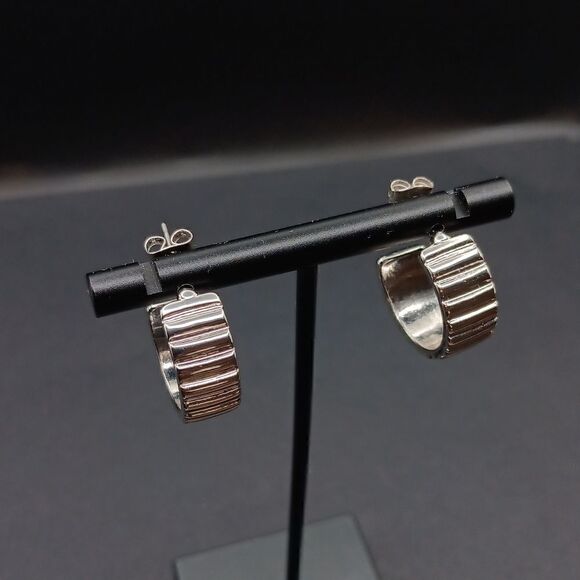 Beautiful Silver Ribbed Half Hooped Earrings. Great Pre-Owned Condition - Picture 2 of 5